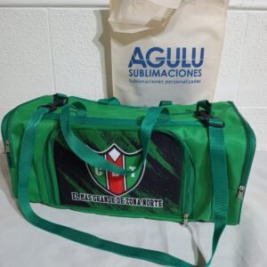 Bolso deportivo con bolsillos al costado